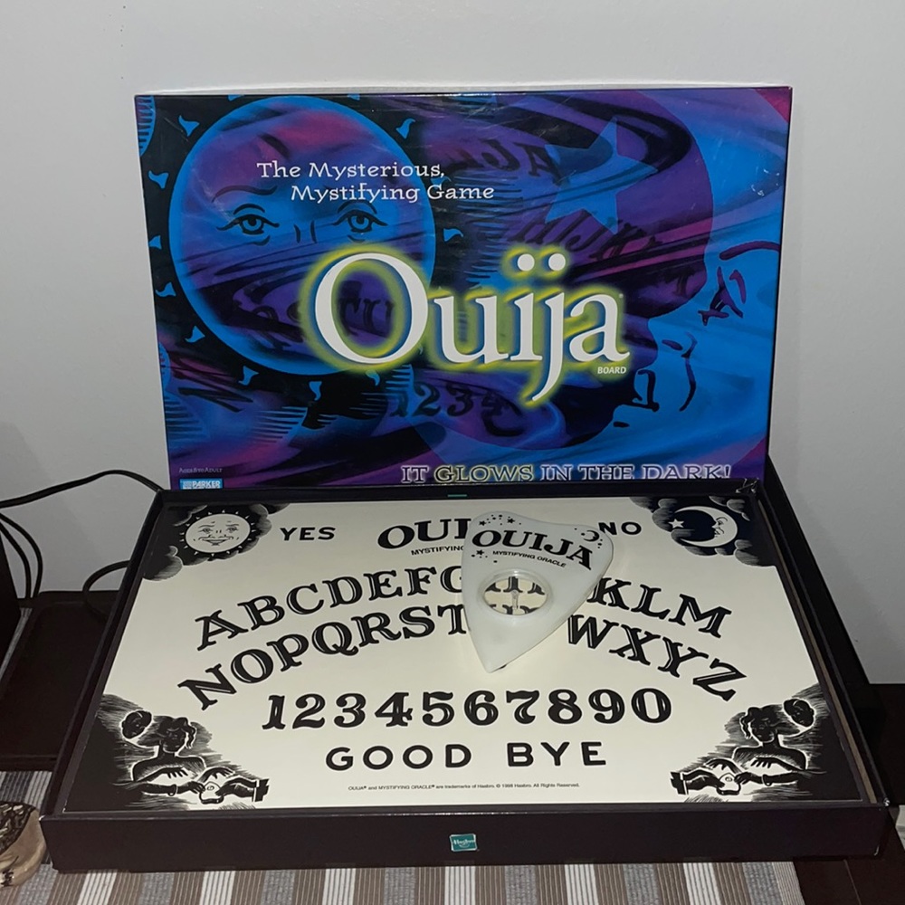 Ouija Board Game Glow in the Dark Vintage 1998 Parker Brothers game